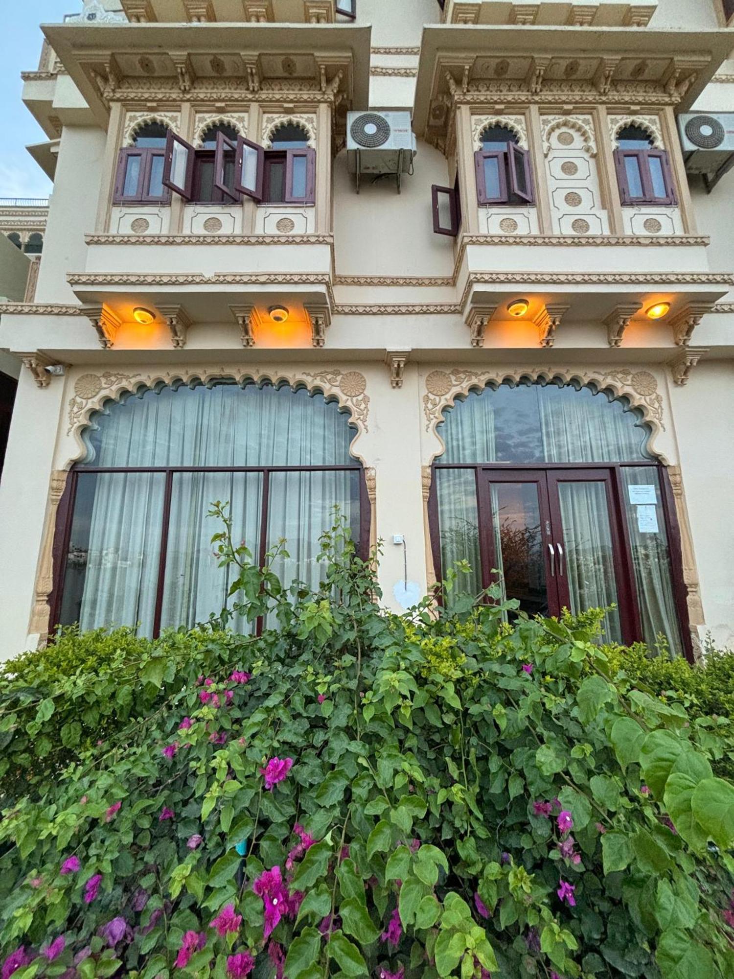 Mewari 3*